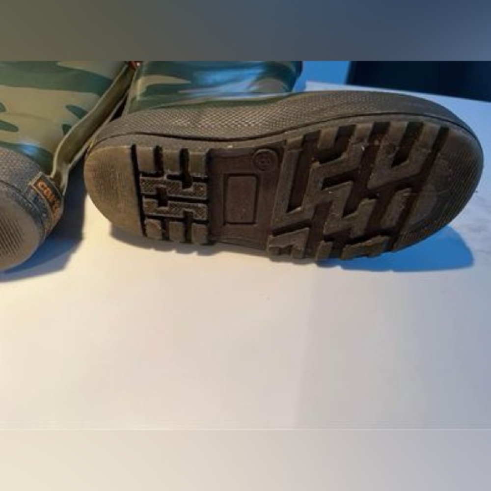 little boys size 8 rain boots.  Carters brand camo boots. - Picture 9 of 12